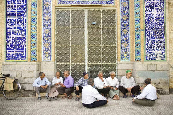 Yaşlı adamlar yazd Iran sosyalleşme — Stok fotoğraf