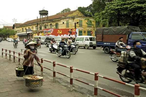 Gatubilden i centrala hanoi vietnam — Stockfoto