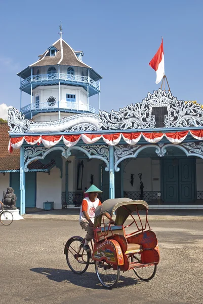 Becak cyclo taxi en solo ciudad indonesia —  Fotos de Stock