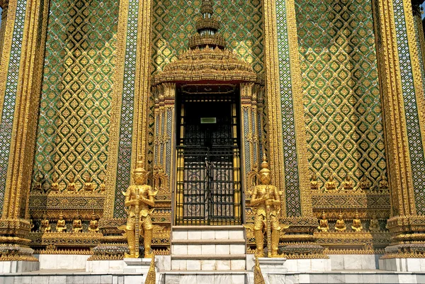 Tempio in grande palazzo bangLiguthailandia — Foto Stock