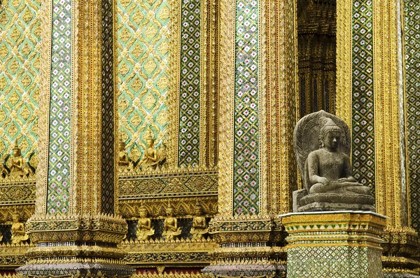 Statua buddha nel grande palazzo bangmbH thailandia — Foto Stock