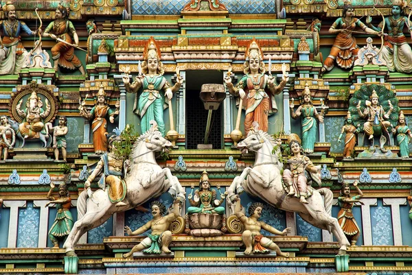 Hinduistický chrám s indickými bohové kuala lumpur Malajsie — Stock fotografie