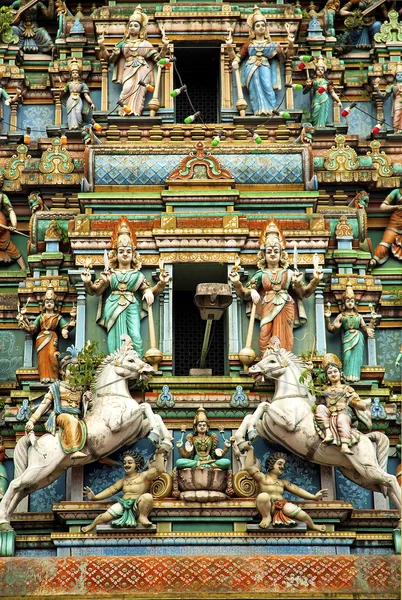 Tempio indù con divinità indiane kuala lumpur malaysia — Foto Stock