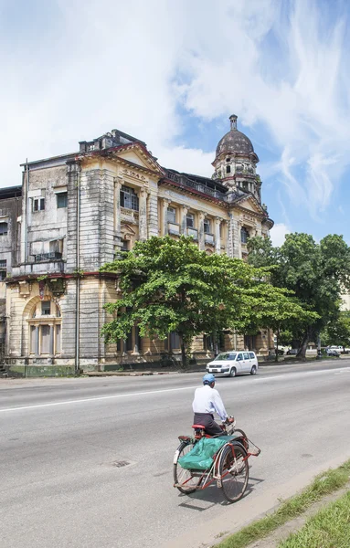 Koloniaal gebouw in yangon myanmar — Stockfoto