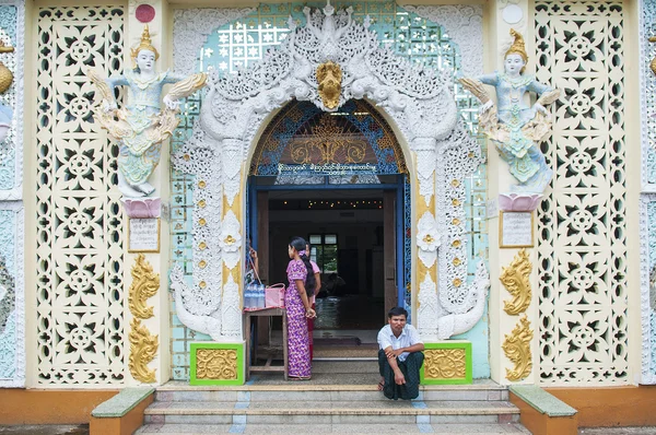 Chrám v yangon, myanmar — Stock fotografie