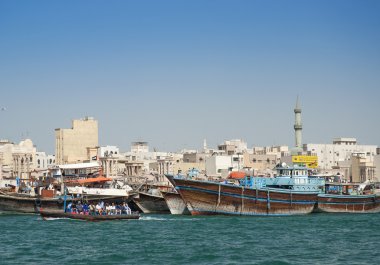 balıkçı tekneleri dubai Harbour
