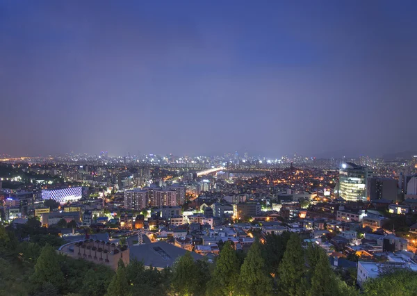 在晚上中央首尔 — 图库照片