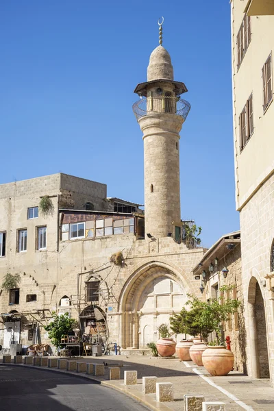 Straße mit Minarett in tel aviv israel — Stockfoto