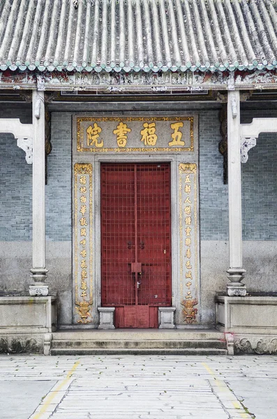 Stare drzwi chińska świątynia w Malezji — Zdjęcie stockowe