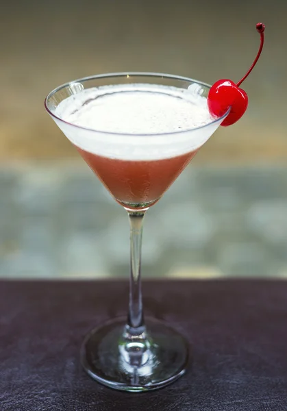 Cerise martini boisson cocktail alcoolisée — Photo