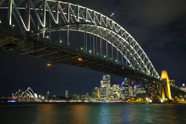 Sydney harbour bridge v Austrálii v noci — Stock fotografie