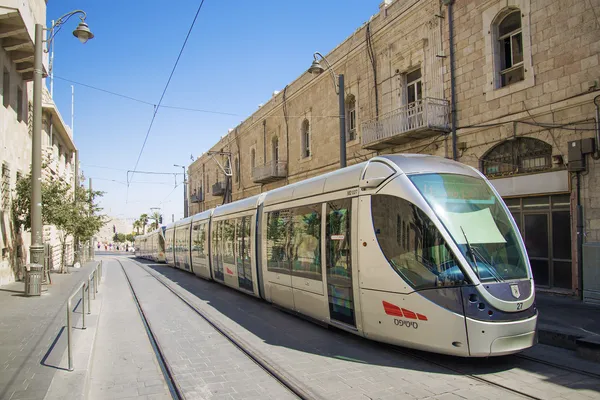 Bonde moderno em jerusalem israel — Fotografia de Stock