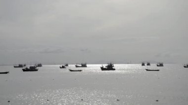 balıkçı tekneleri yakınındaki pattaya Tayland