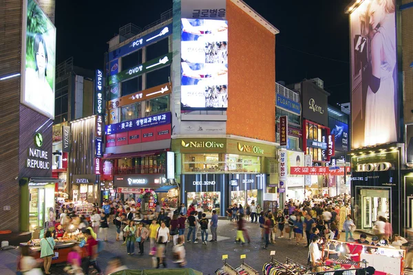 Myeongdong nákupní ulice v centru Soulu Jižní korea — Stock fotografie