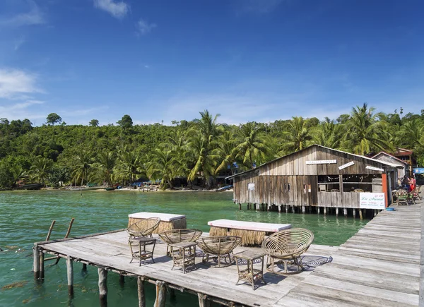 Viejo muelle de madera de koh rong isla en Camboya — Foto de Stock