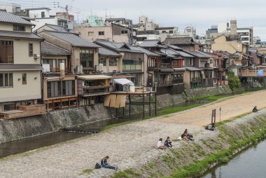 nehir ve kyoto Japonya'da evler
