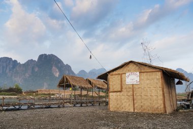 vang vieng laos'ın Riverside barlarda