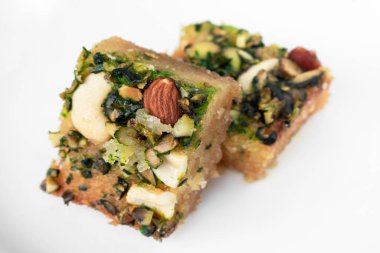 İstanbul hindisinde taze ev yapımı irmikli baklava ortadoğu tatlı pastası.