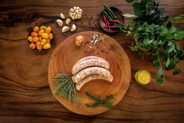 Embutidos Cerdo Crudos Caseros Tradicionales Mesa Madera Rústica Con Ingredientes —  Fotos de Stock