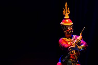 Pnom Penh Kamboçya Tiyatrosu 'nda maskeli dansçı.