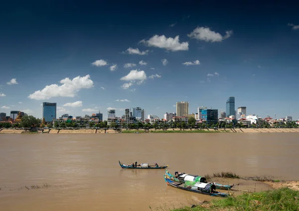 Kamboçya Daki Tonle Sap Nehri Üzerindeki Merkez Phenom Penh Şehrinin — Stok fotoğraf