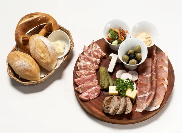 Brotzeit Kall Skär Kött Tapas Dela Fat Vit Bakgrund — Stockfoto