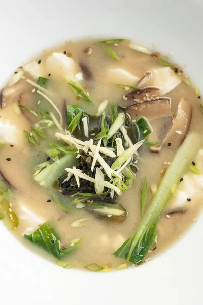 Tradiční Japonská Miso Polévka Tofu Míchanou Zeleninou Bílém Pozadí — Stock fotografie
