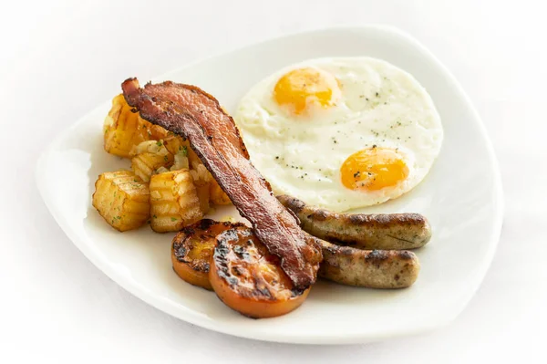 Australian Breakfast Fried Eggs Sausage Bacon Potato White Background — Stock Photo, Image