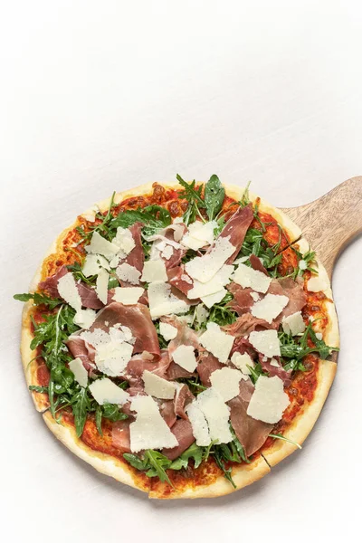 Parma Ham Rocket Leaves Parmesan Cheese Gourmet Pizza White Background — Stock Photo, Image