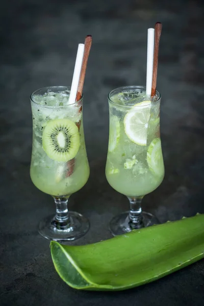 Fresh Organic Aloe Vera Kiwi Cucumber Healthy Juice Glass — ストック写真