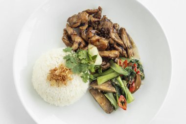 Baharatlı Asya tatlı soya tavuğu ve karışık sebze kızartması Singapur 'da