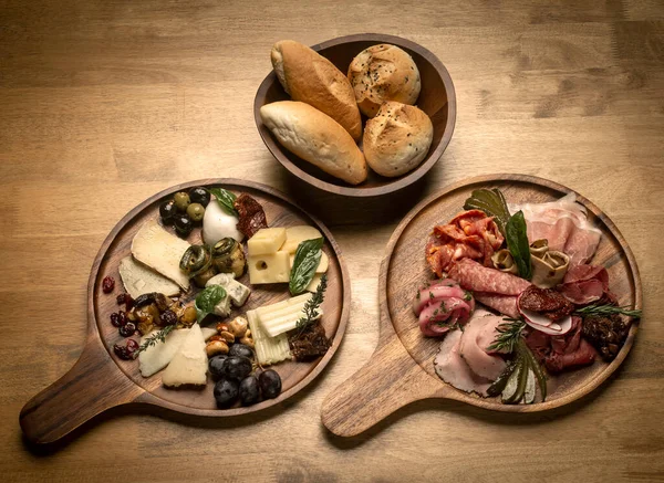 Mixed European Charcuterie Cheese Cold Cuts Platter Wood Table — ストック写真