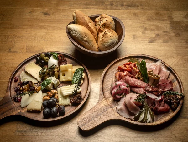 Mixed European Charcuterie Cheese Cold Cuts Platter Wood Table — Stockfoto