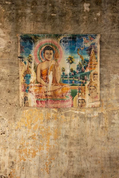 Старый Раскрашенный Отпечаток Будды Разрушенной Стене Камбодже — стоковое фото