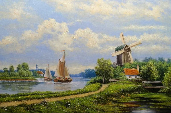 Yel değirmeni ve gölü olan güzel bir manzara.