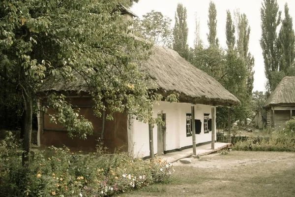 村里的老房子 — 图库照片