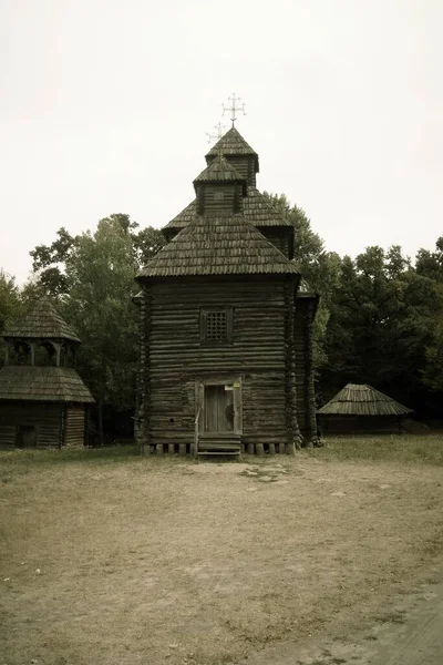 Старая Деревянная Церковь Деревне — стоковое фото