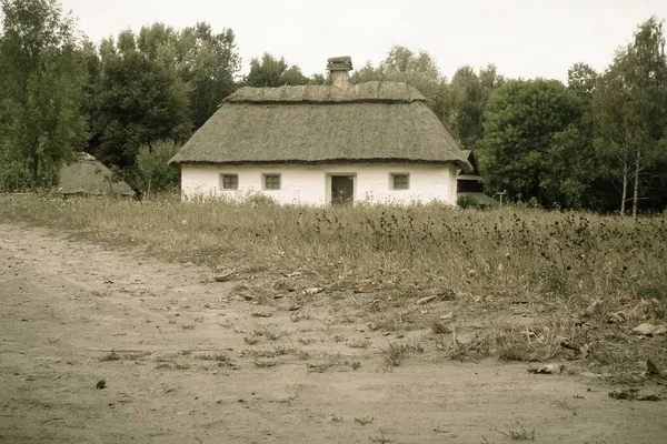 Stary Opuszczony Dom Wsi — Zdjęcie stockowe