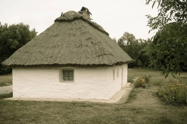 Vecchia Casa Tradizionale Ucraina Nel Villaggio — Foto Stock