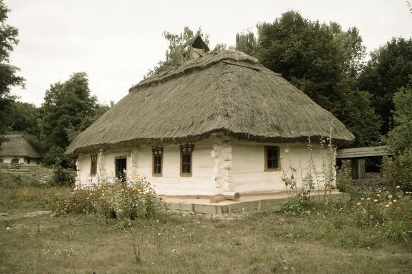 Vecchia Casa Tradizionale Ucraina Nel Villaggio — Foto Stock