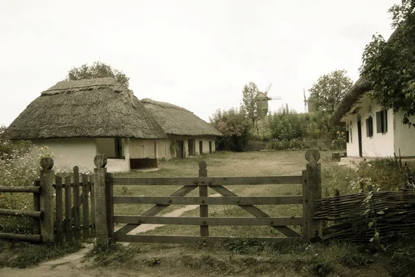Παλιά Παραδοσιακά Ουκρανικά Σπίτια Στο Χωριό — Φωτογραφία Αρχείου