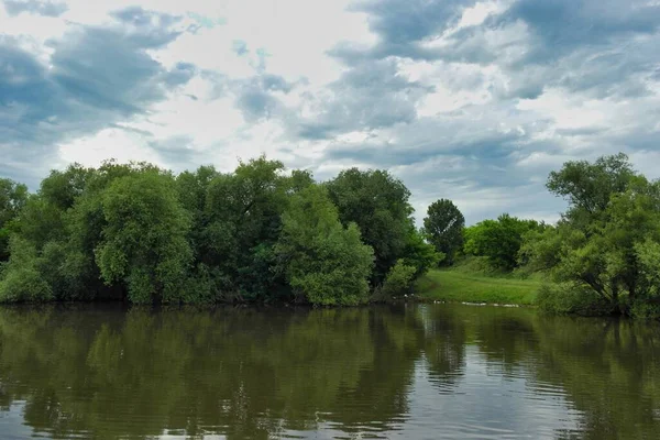 Bellissimo Paesaggio Con Fiume Lago — Foto Stock