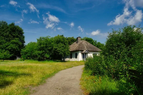 Παλιό Παραδοσιακό Ουκρανικό Σπίτι Στο Χωριό — Φωτογραφία Αρχείου