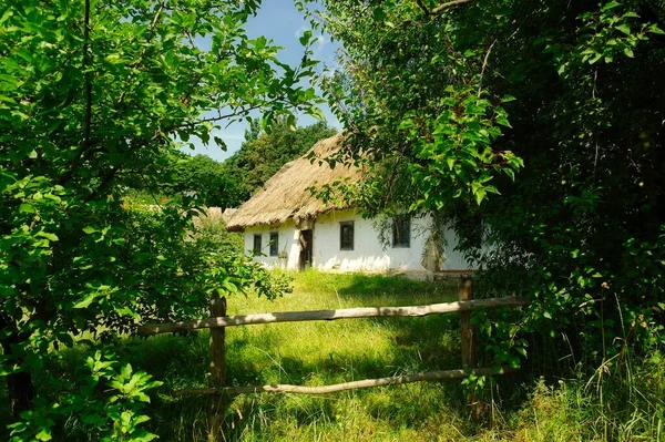 村の古い家 — ストック写真