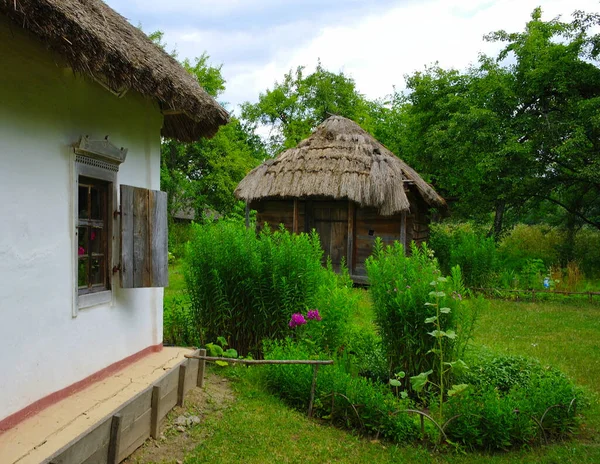 Antiguas Casas Tradicionales Ucranianas Pueblo —  Fotos de Stock