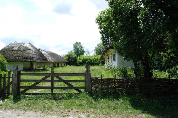 Starý Dřevěný Dům Vesnici — Stock fotografie