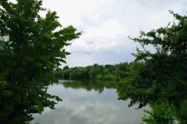 Nehir ve göl manzarası çok güzel.