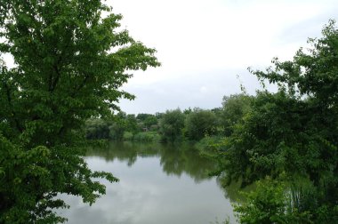 Nehir ve göl manzarası çok güzel.