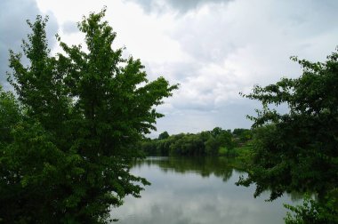 Nehir ve göl manzarası çok güzel.