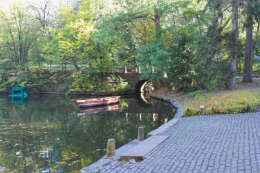 Güzel bir açık hava sahnesi.